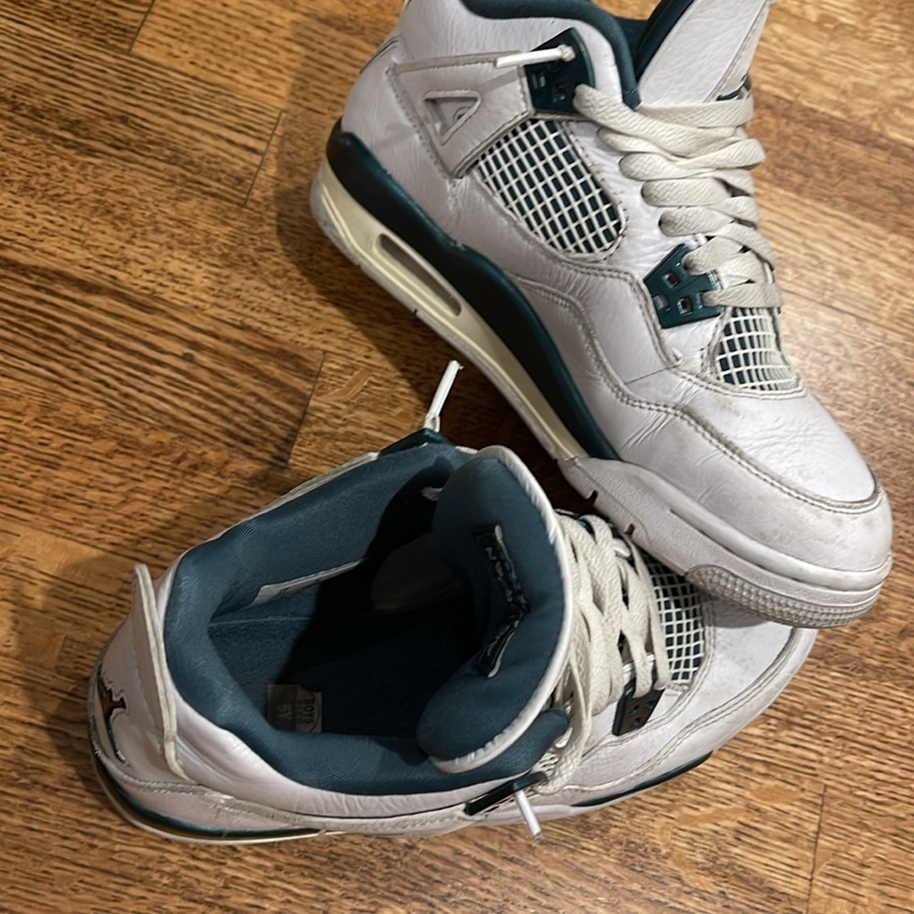 Jordan 4 Retro
Oxidized green 
Size US 6Y - Picture 3 of 5